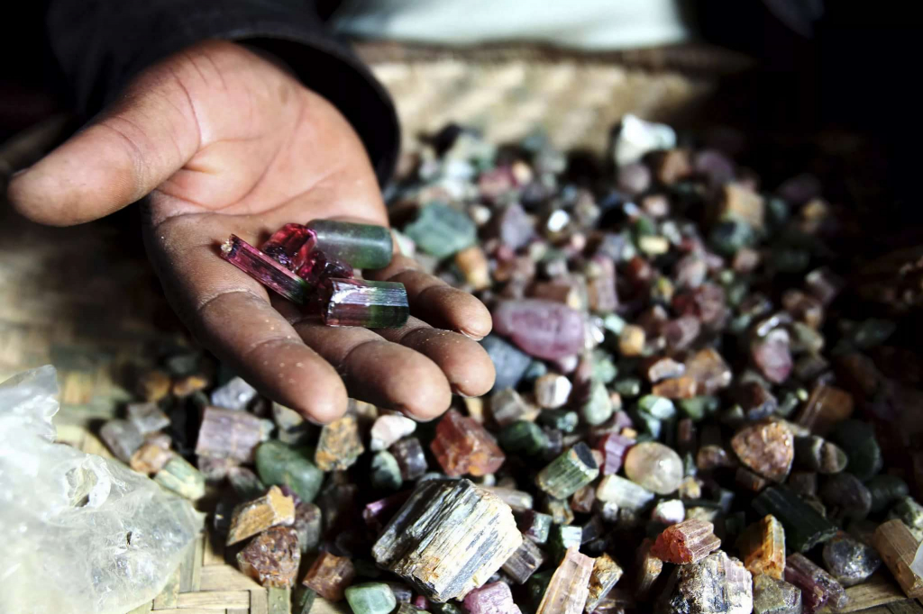Добыча камней и минералов в разных странах