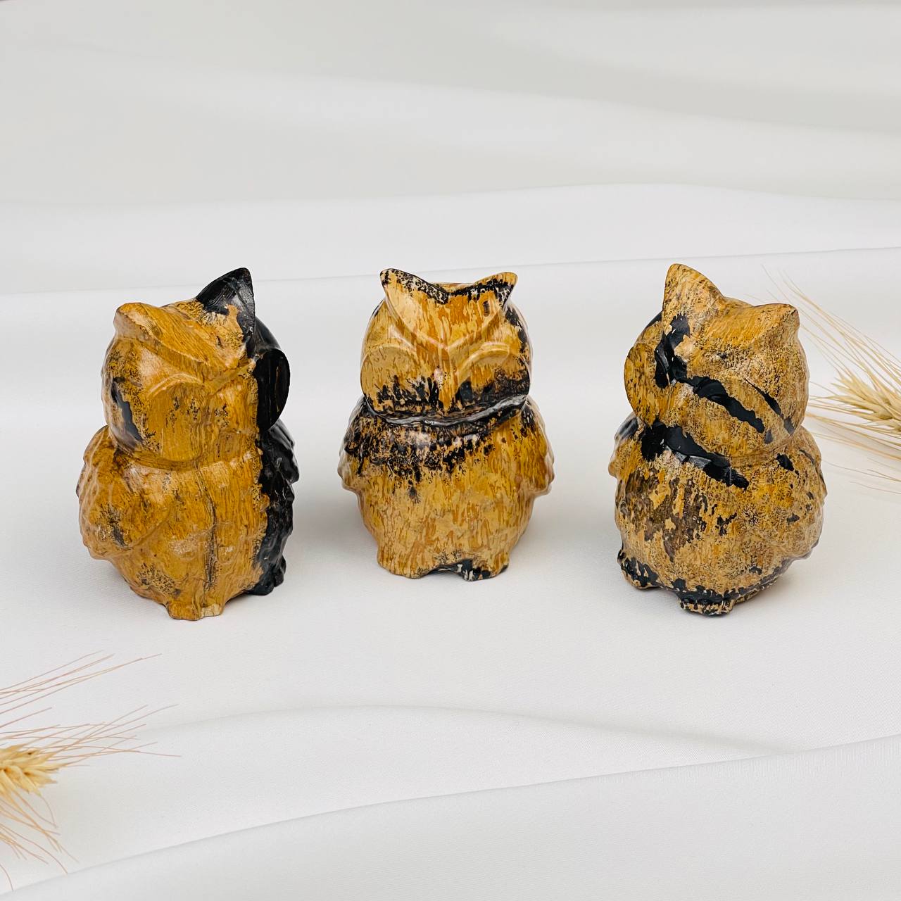 Фигурка Сова из дендритовой "пейзажной" Яшмы - изображение товара №1