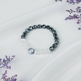 Браслет из Селенита и Гематита со вставкой Инь-Янь