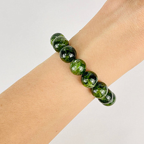 Браслет из Хромдиопсида