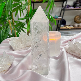 Кристалл из Горного Хрусталя на подставке