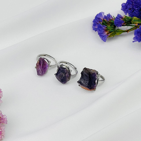 Кольцо регулируемое из необработанного Аметиста, Артикул: 115758 - изображение товара №1