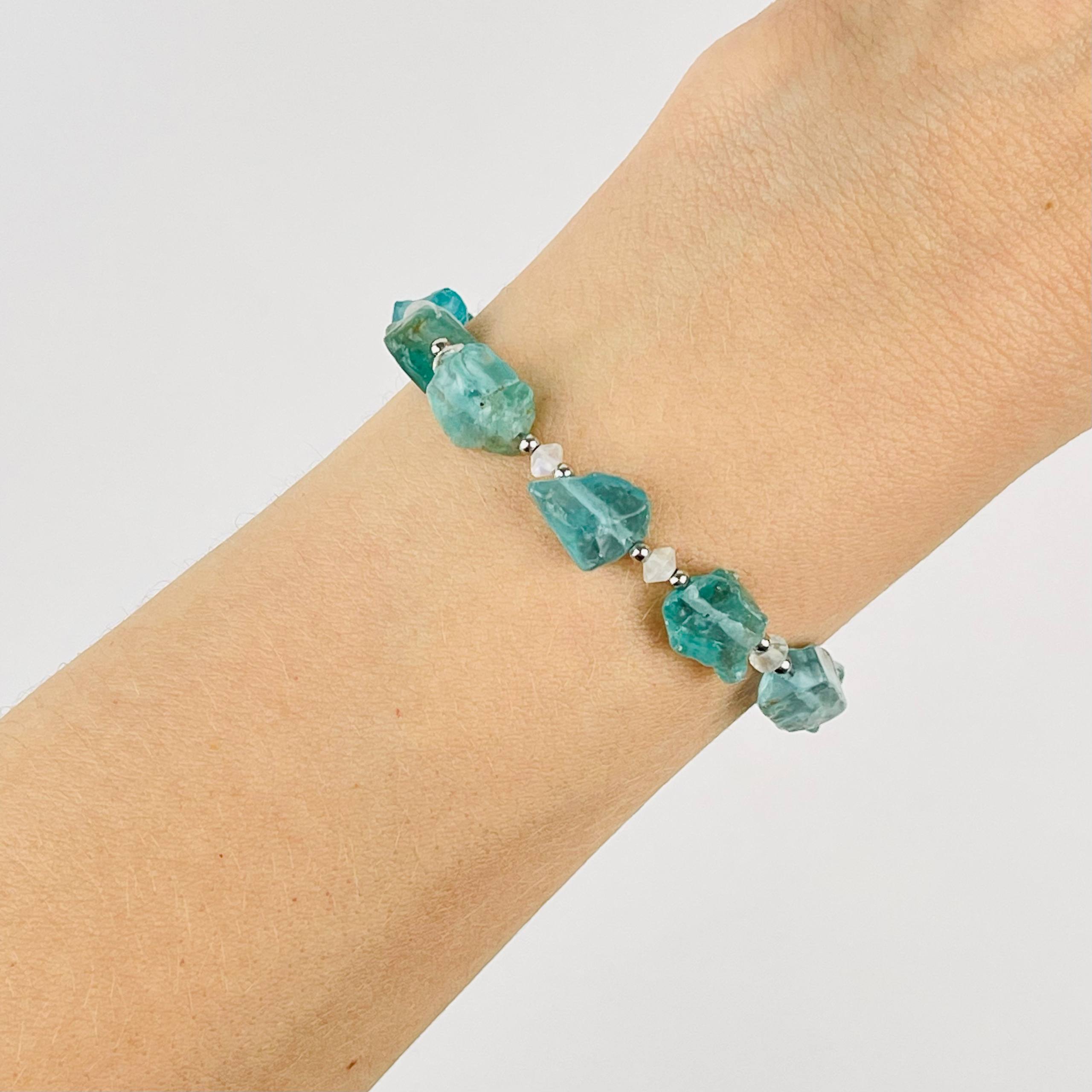 Браслет из Апатита и Лунного камня - изображение товара №2