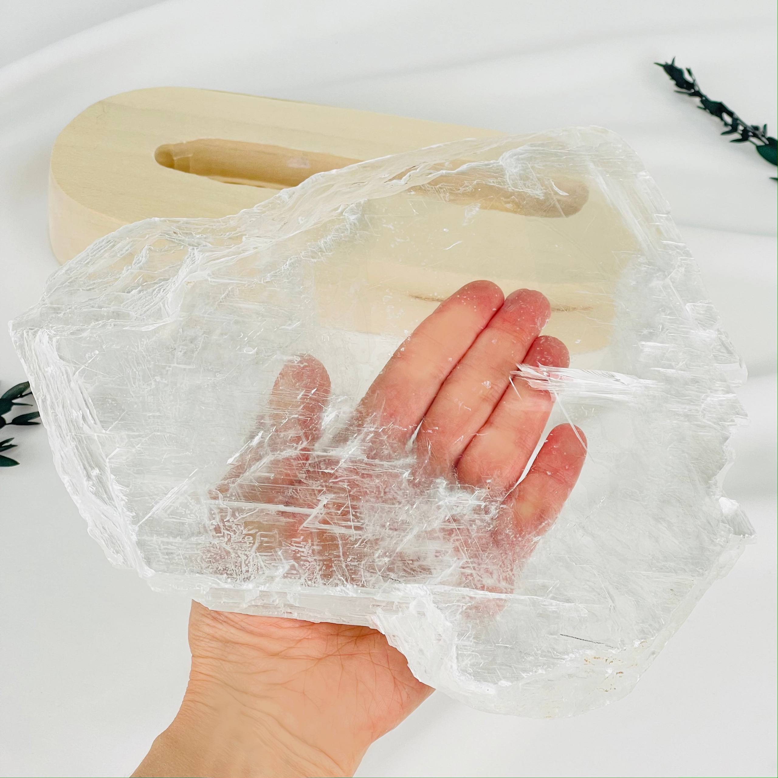 Срез Селенита на подставке - изображение товара №3