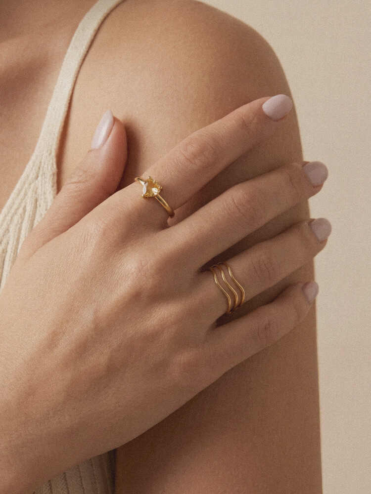 Значение колец на разных пальцах у женщин