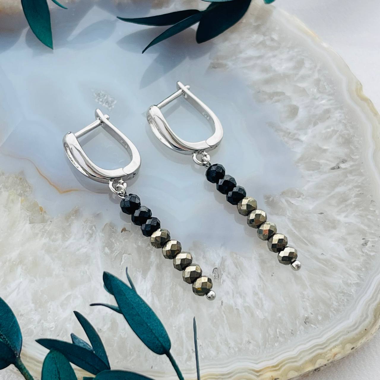 Купить Серьги длинные из Шпинели и Пирита 40 мм Родий (покр) 3х4 мм ...