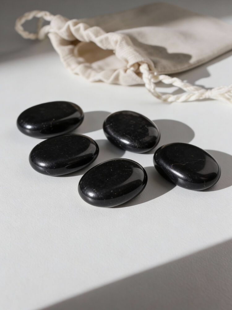 Шунгит: древний страж Земли и камень парадоксов