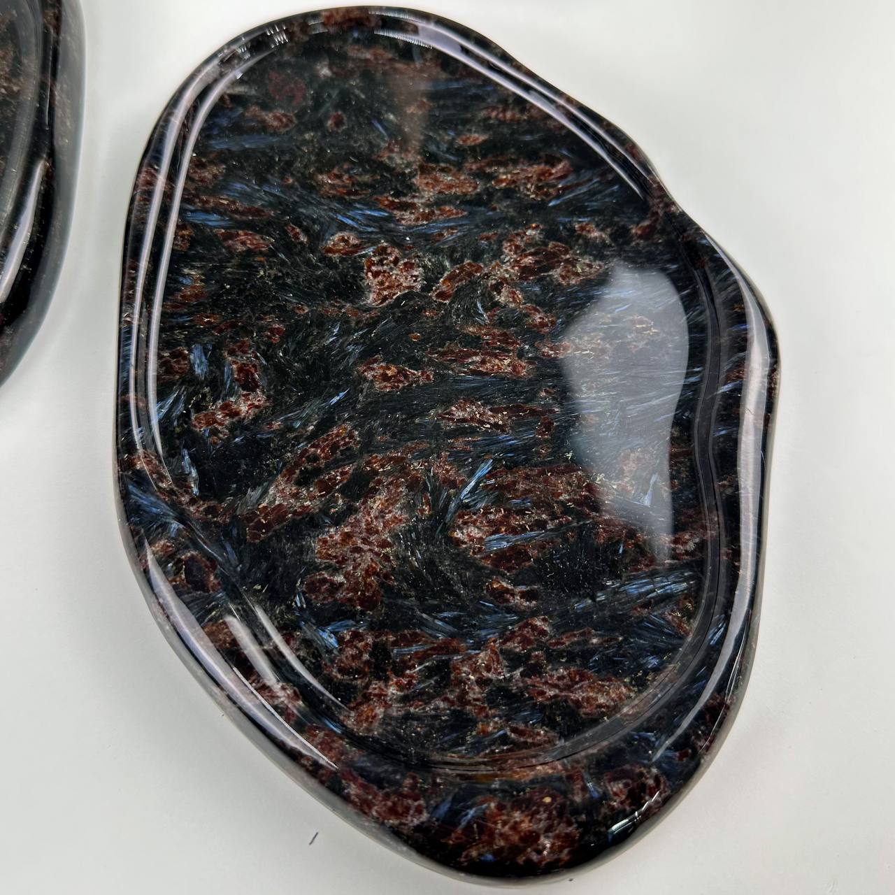 Блюдо из Арфведсонита (Нуумит) - изображение товара №1