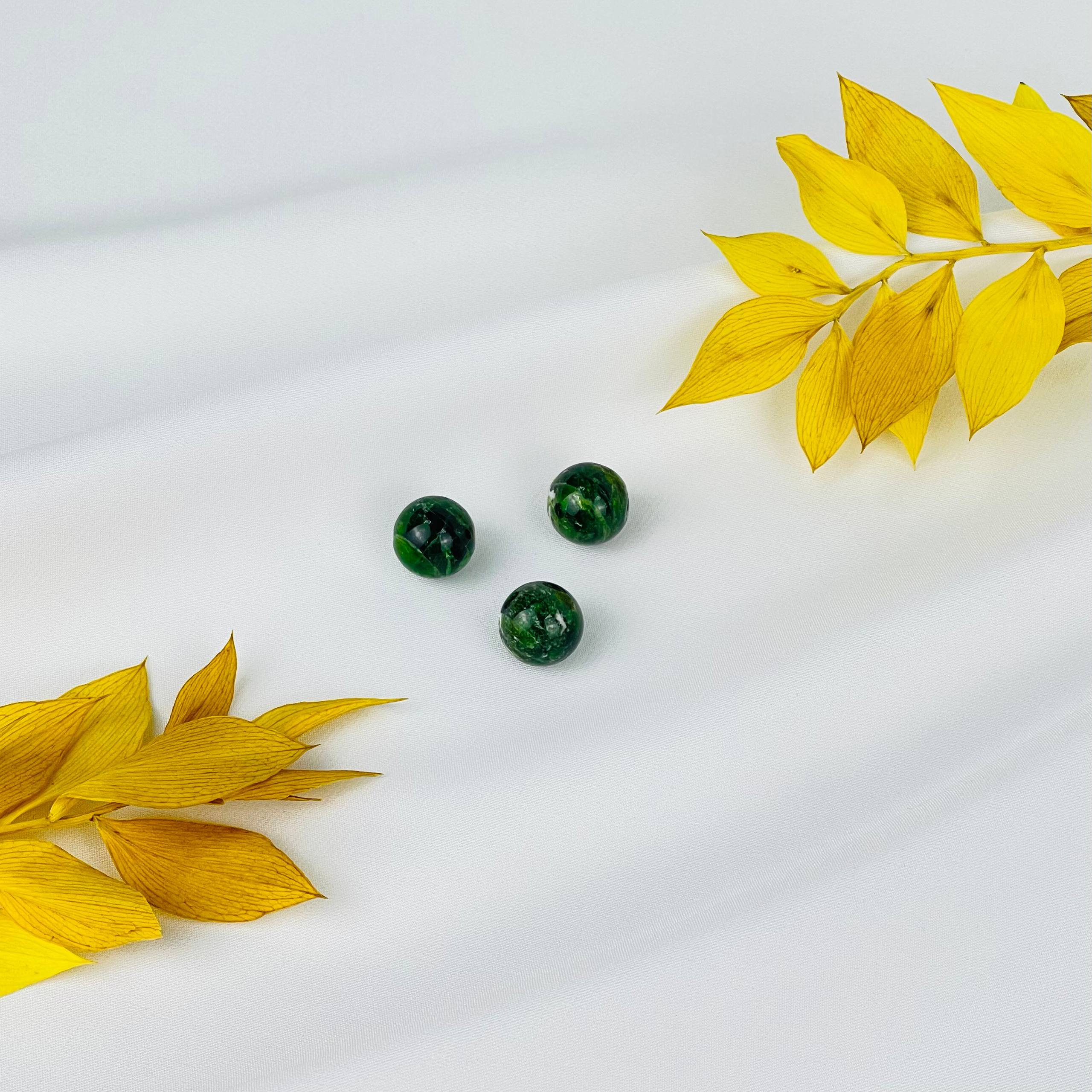 Бусины для украшений из Хромдиопсида (3 шт) - изображение товара №1