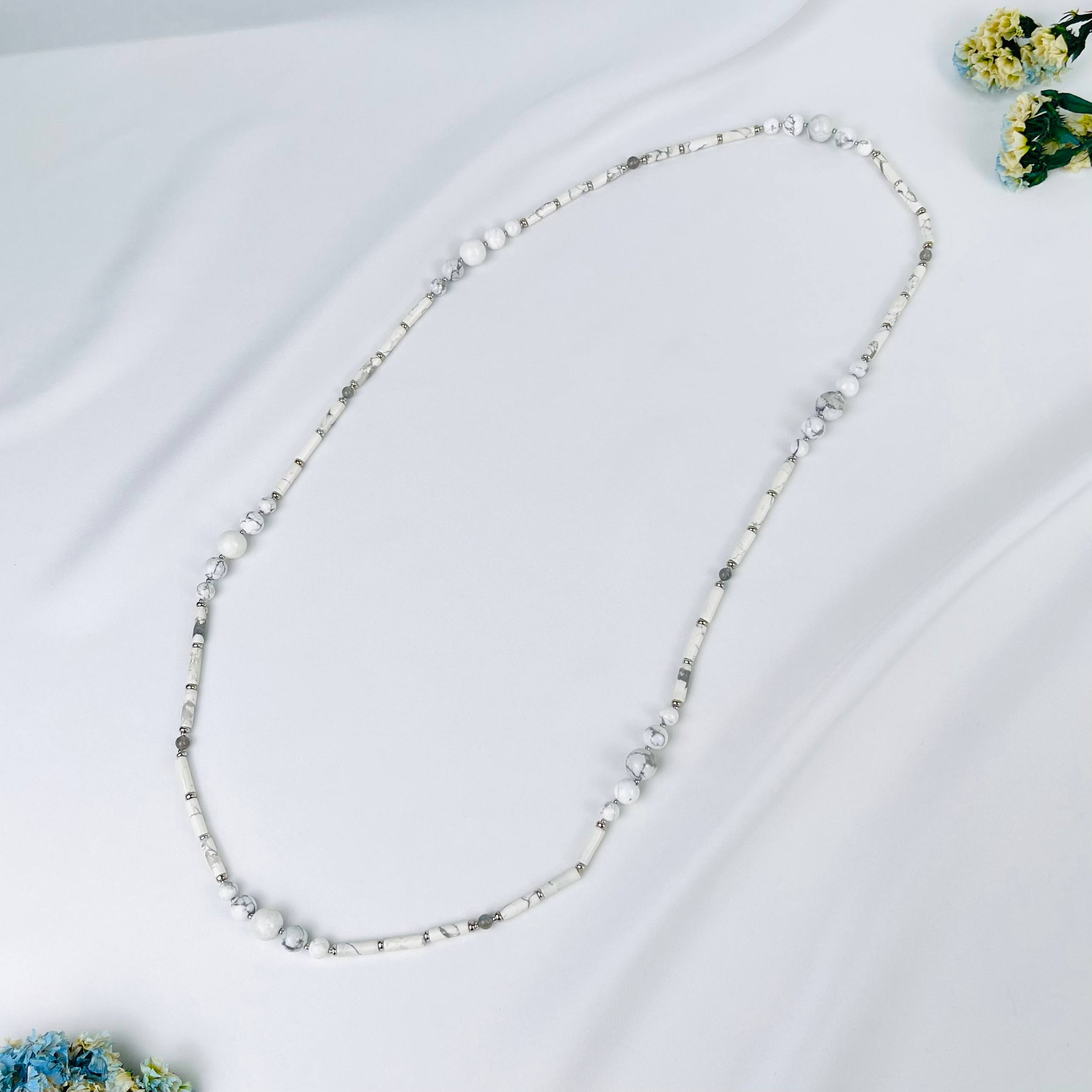 Колье из Говлита и Лабрадора - изображение товара №1