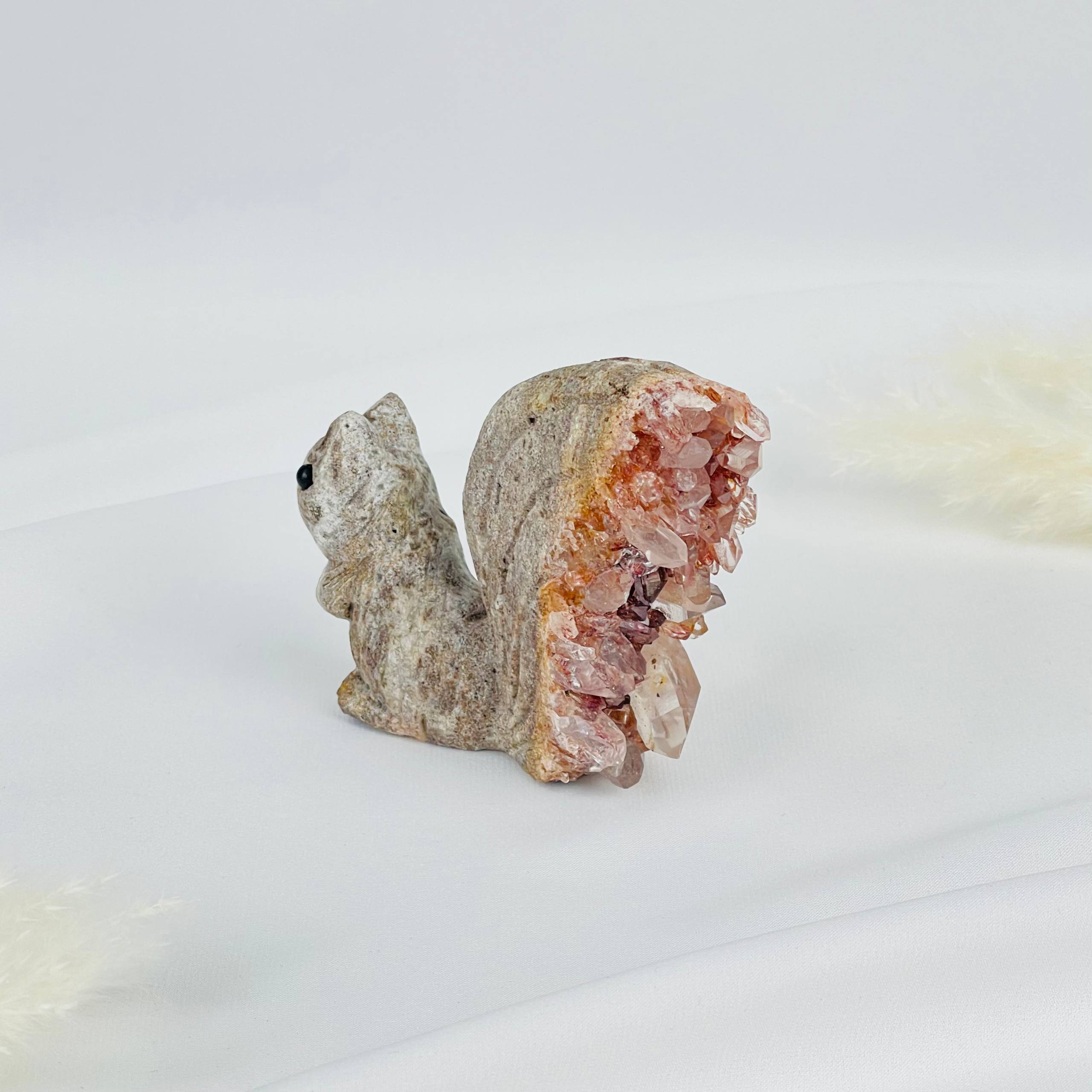 Белка из камня с друзами Горного Хрусталя - изображение товара №4