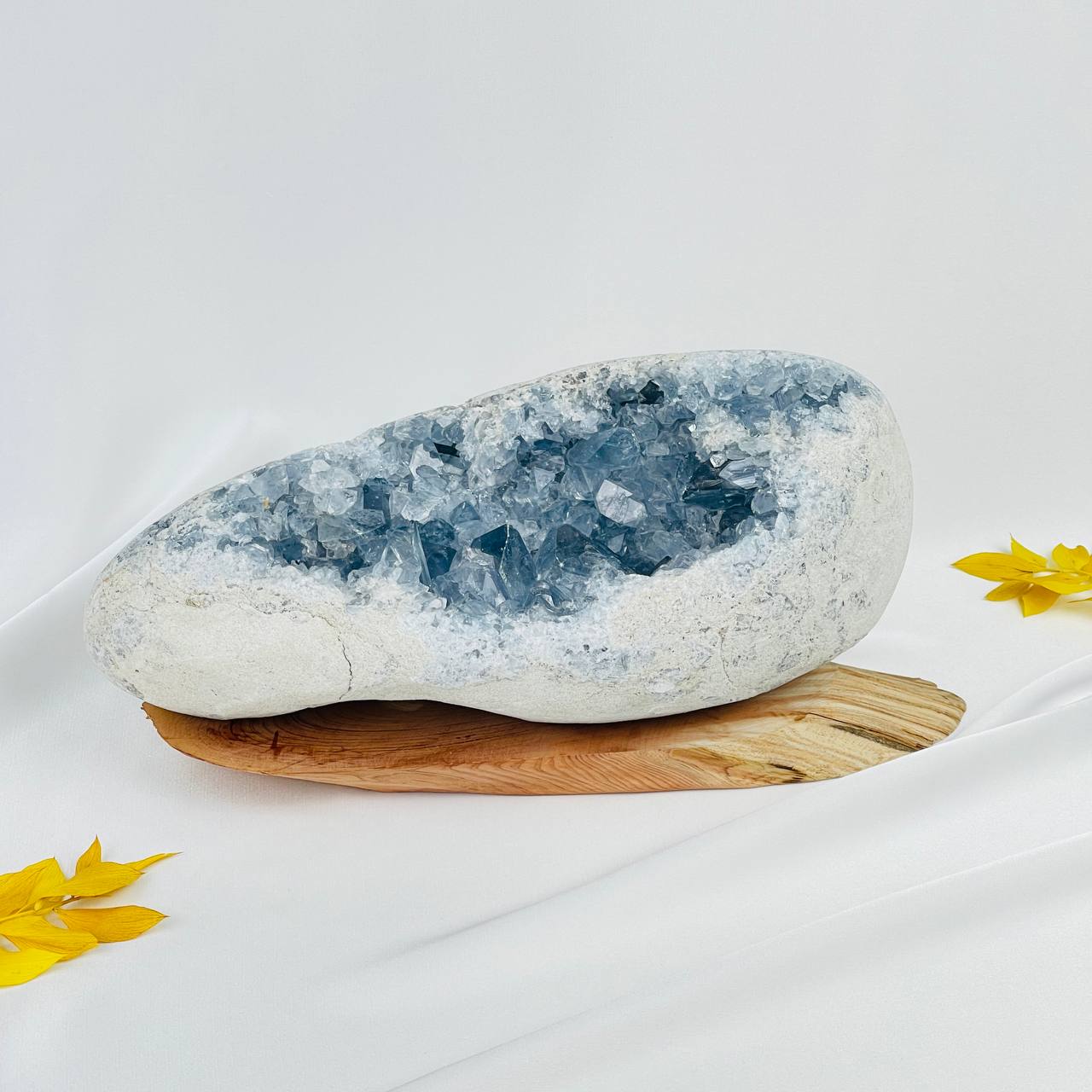 Друза Целестина на подставке - изображение товара №0