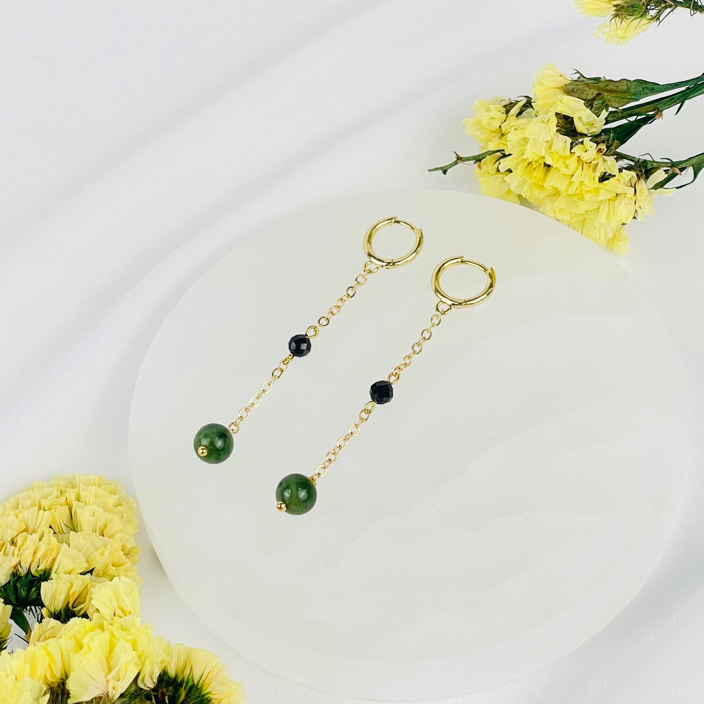 Серьги на цепочке из Нефрита и Шпинели - изображение товара №1