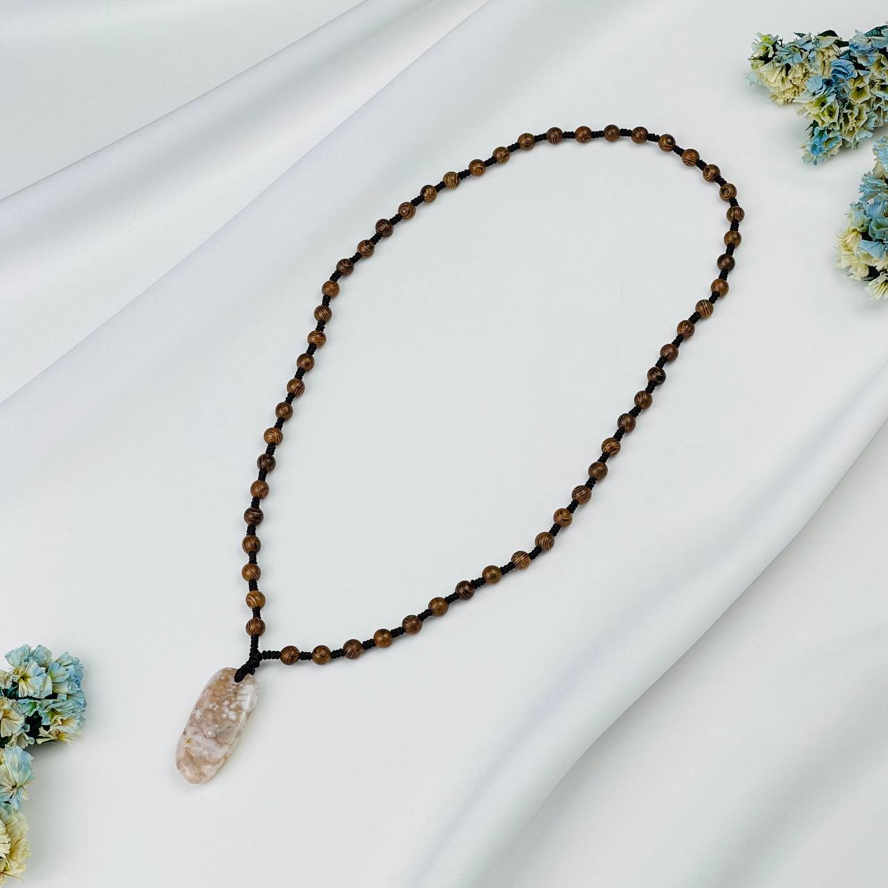 Кулон из цветочного Агата на шнурке (дерево) - изображение товара №1