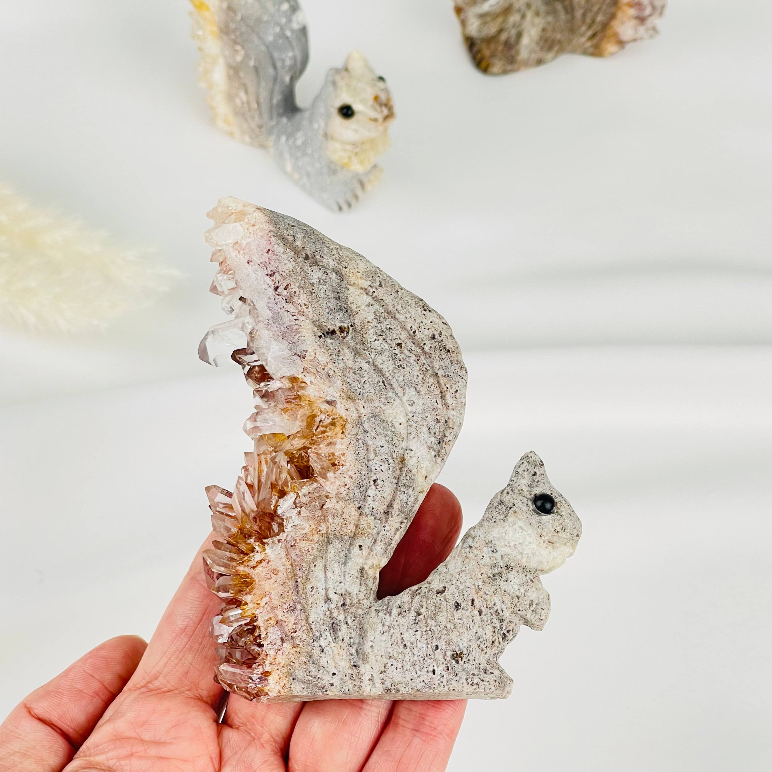 Белка из камня с друзами Горного Хрусталя - изображение товара №2