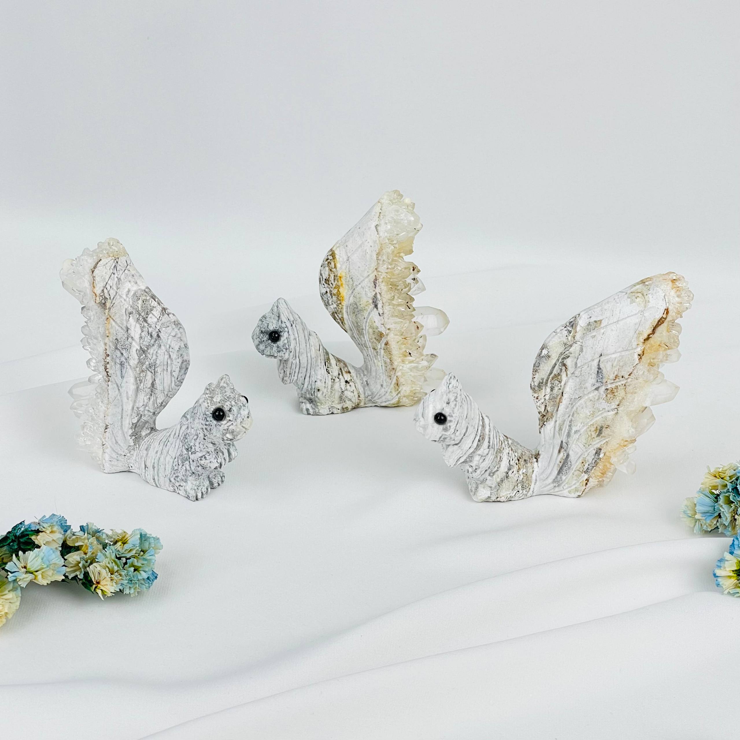 Белка из камня с друзами Горного Хрусталя - изображение товара №0