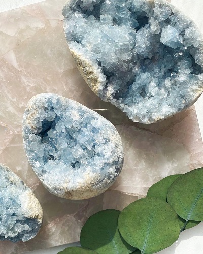Камни и минералы синего цвета: описание и магические свойства