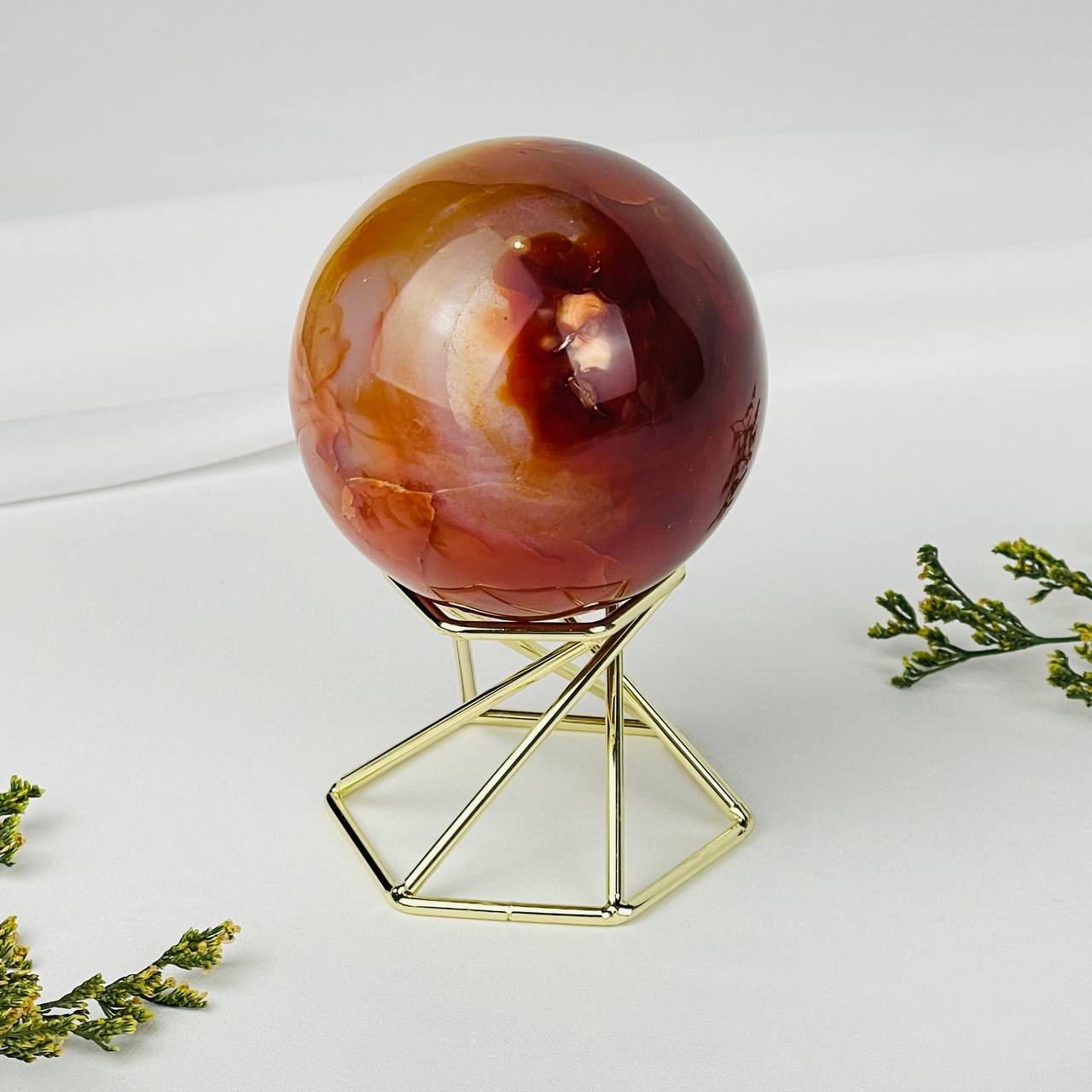 Шар из красного огненного Агата на подставке - изображение товара №1