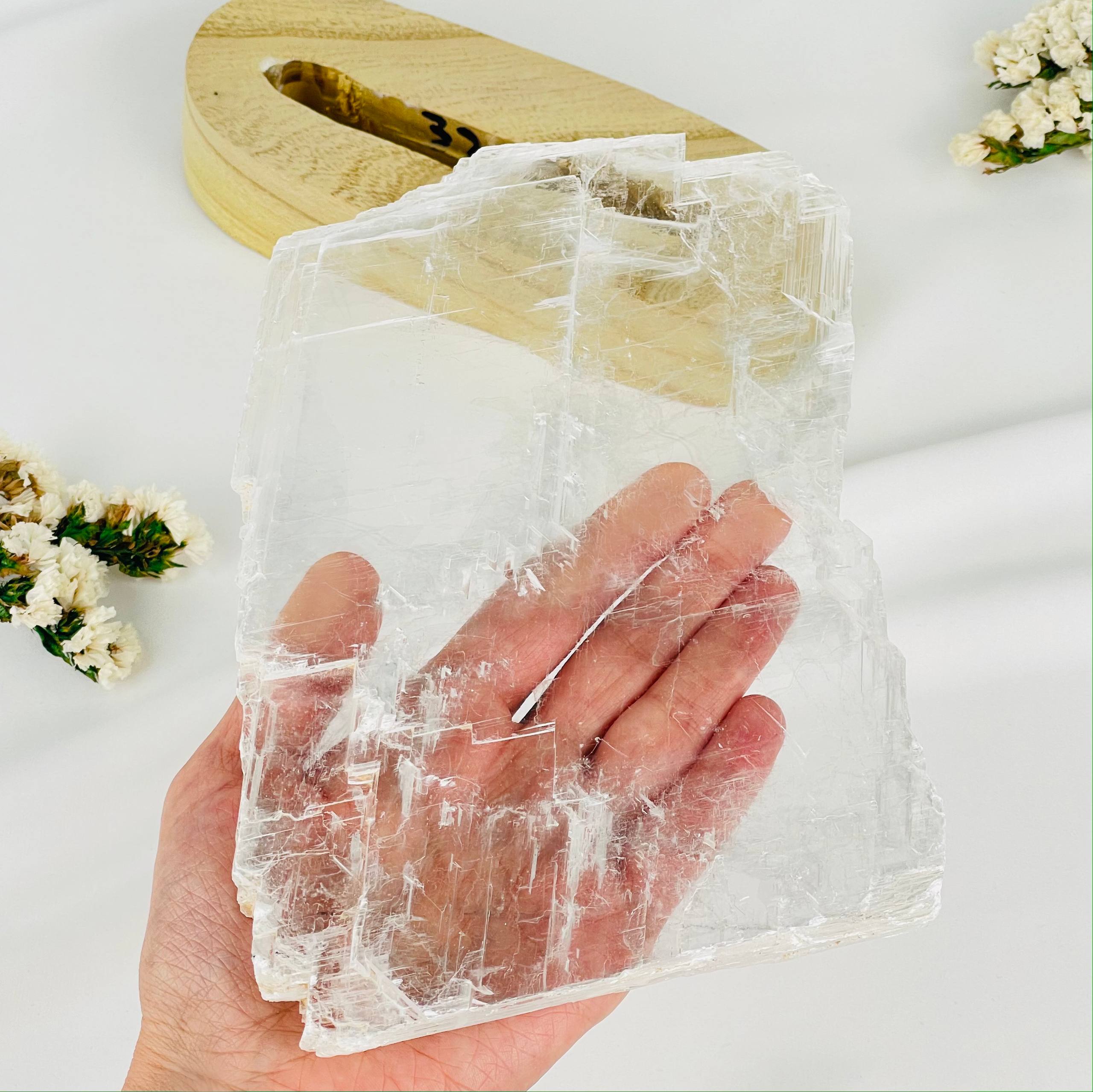 Срез Селенита на подставке - изображение товара №2