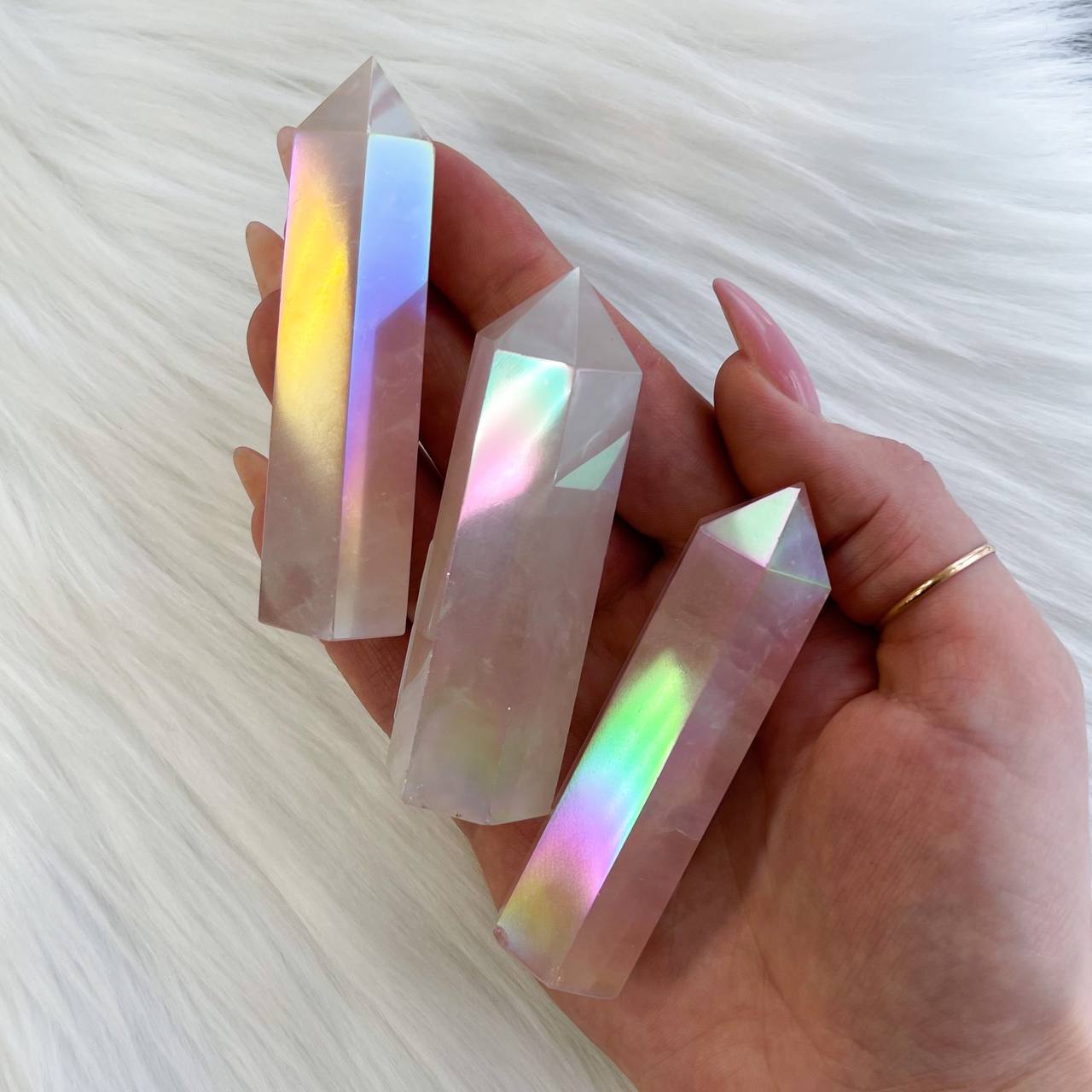 Купить Кристалл Аура Кварц (Розовый кварц, Титан. покр.) артикул 089061