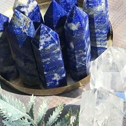 Синие камни: драгоценные камни синего цвета — названия и свойства