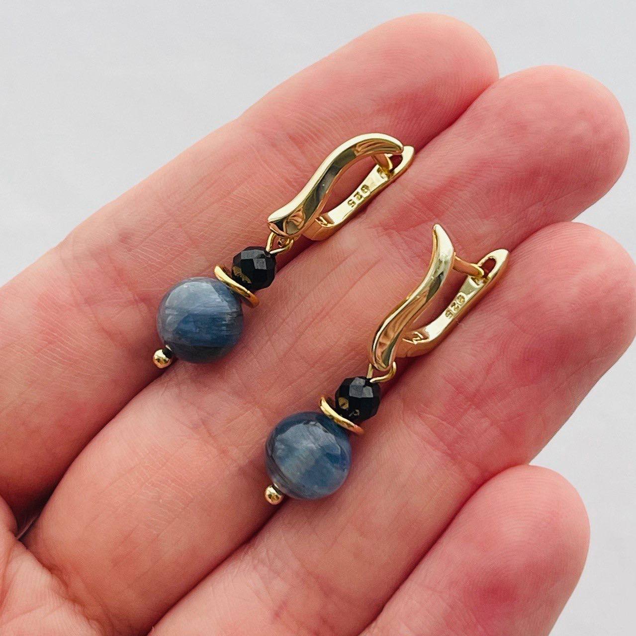 Купить Серьги из Кианита и Шпинели Золото (покр) 4-8 мм артикул 100300 ...