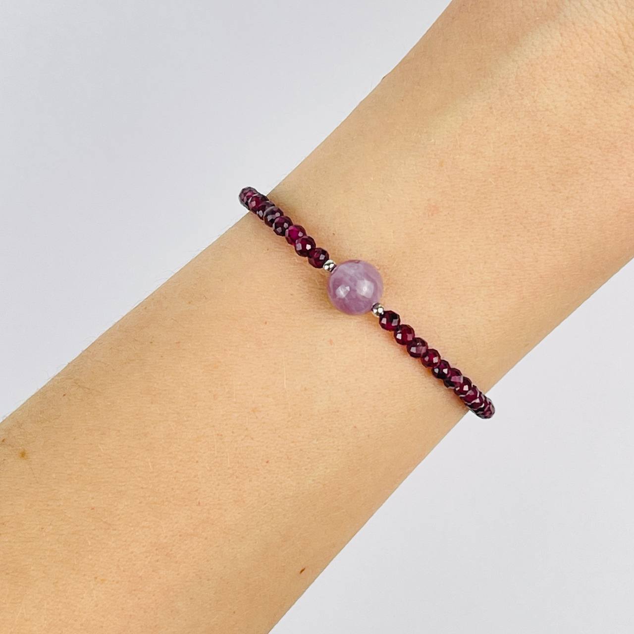 Браслет из Граната (Альмандин) и мадагаскарского Розового кварца - изображение товара №1
