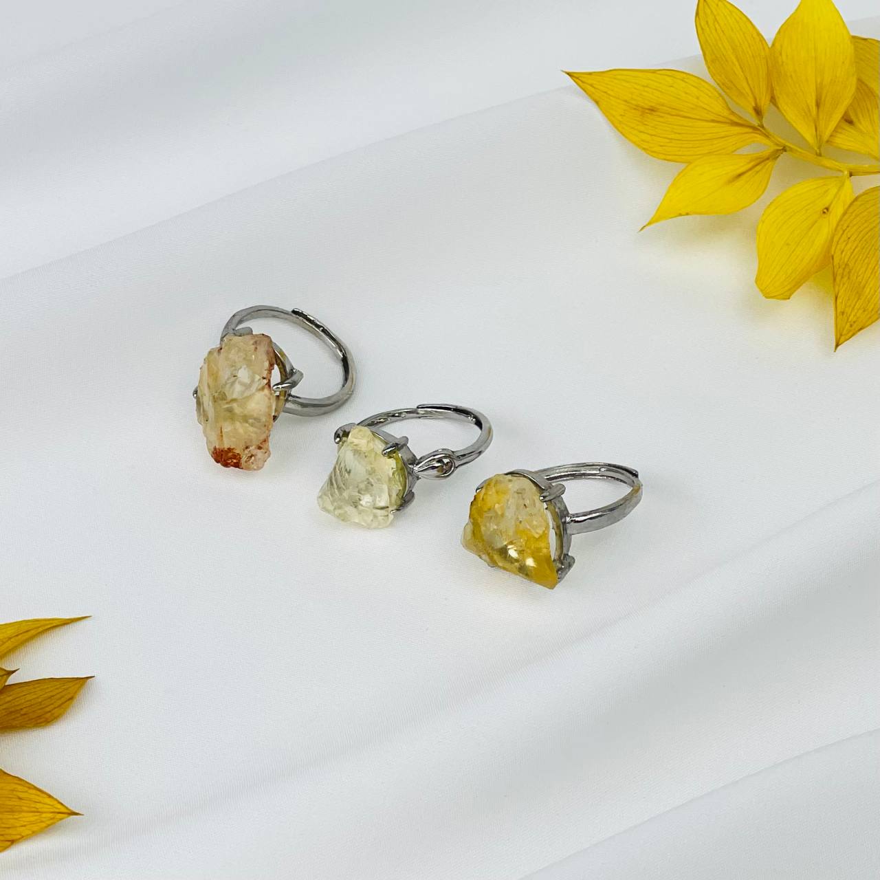 Кольцо регулируемое из необработанного Янтаря - изображение товара №1