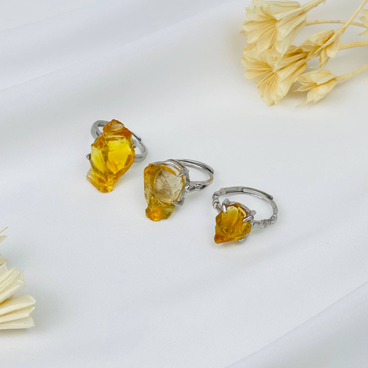 Кольцо регулируемое из необработанного Янтаря - изображение товара №1