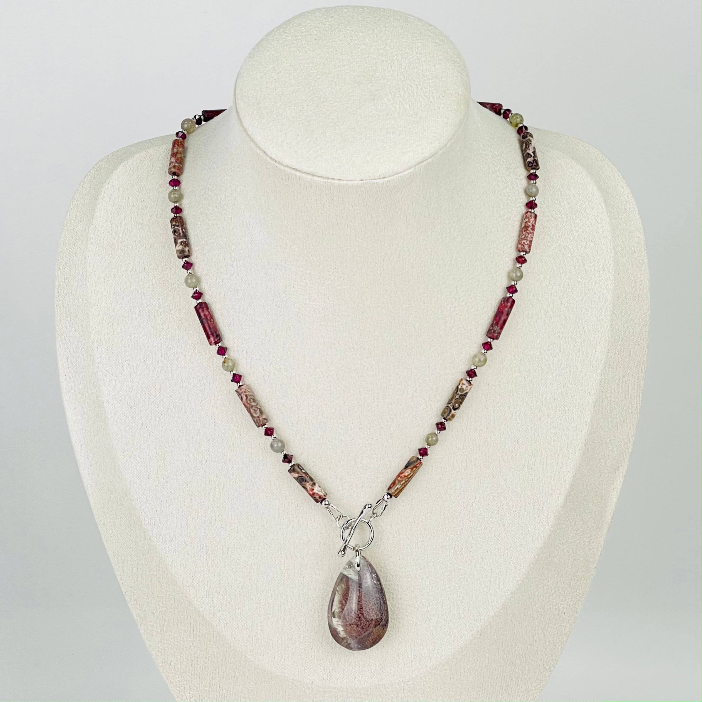 Колье из леопардовой Яшмы, Лабрадора, Граната и Лодолита - изображение товара №1