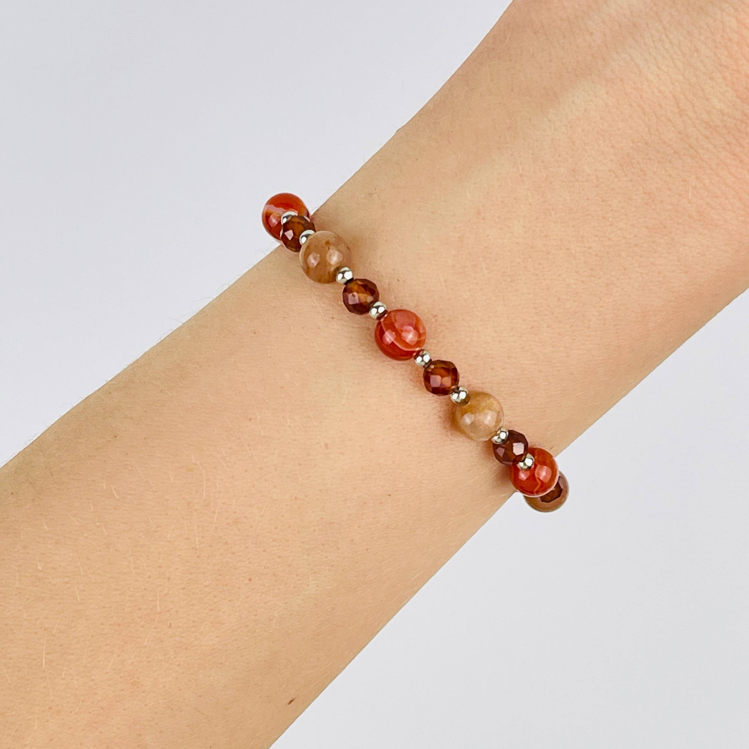 Браслет регулируемый из Сардоникса, Граната и Лунного камня - изображение товара №2