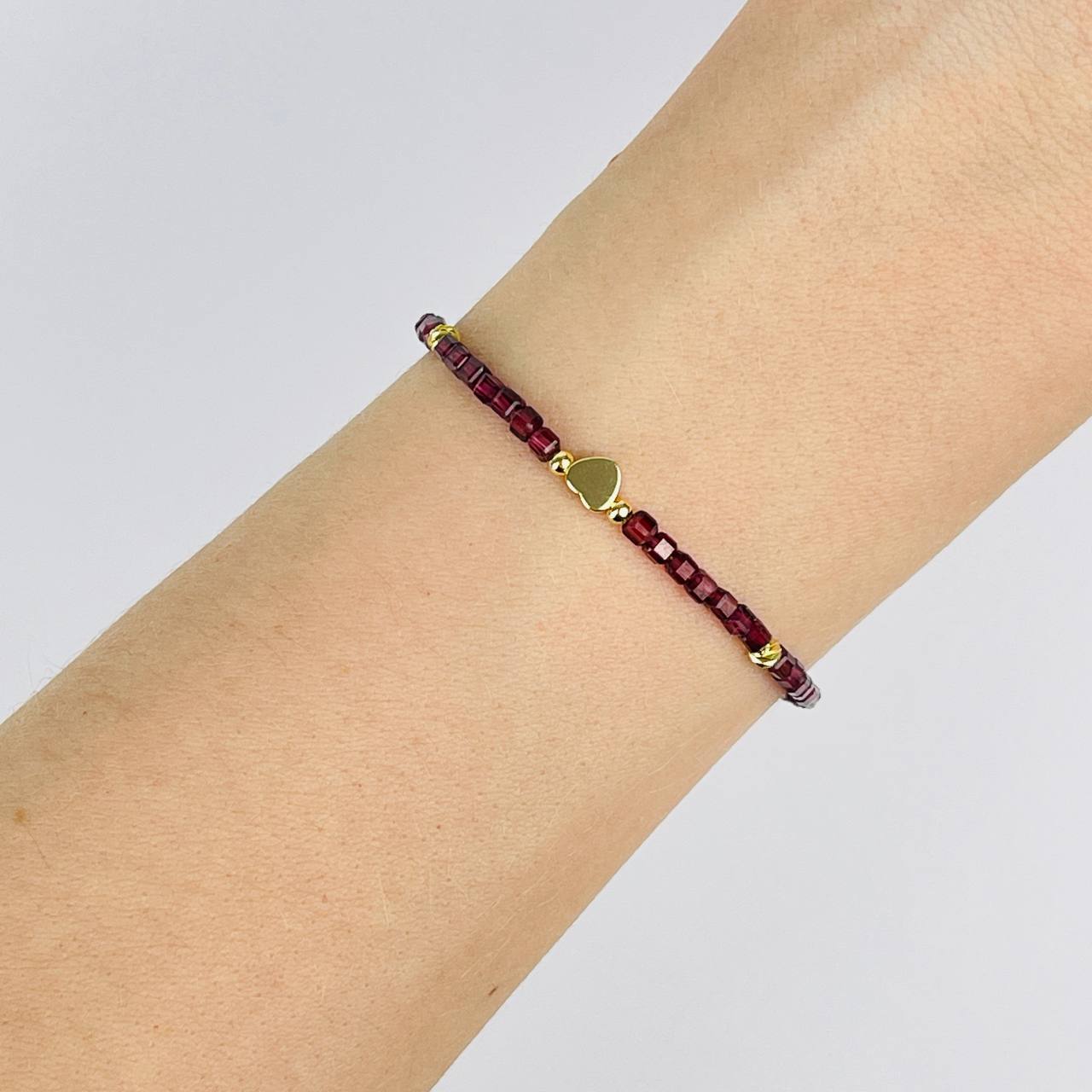 Браслет из Граната со вставкой сердце - изображение товара №1