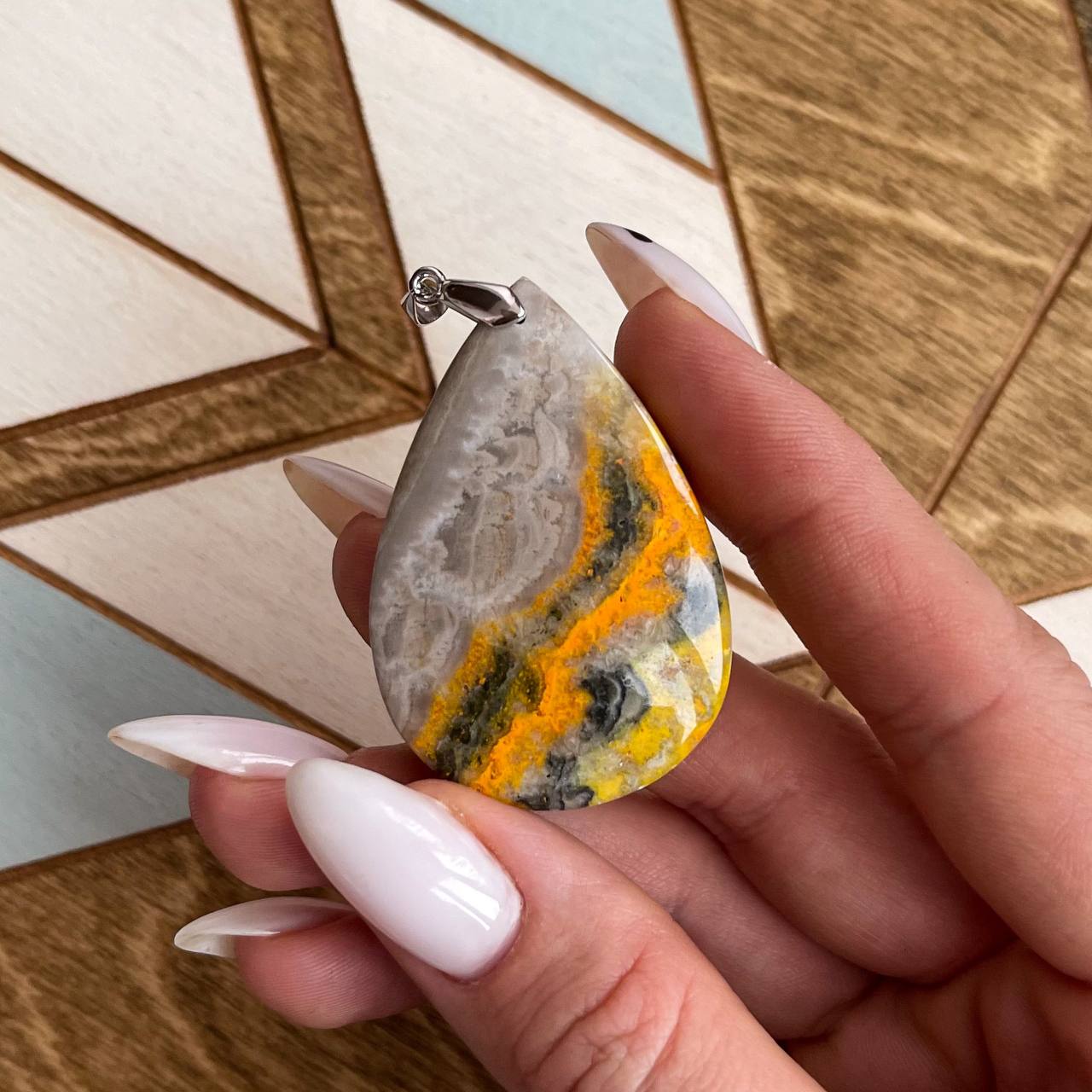 Купить Кулон из Яшмы "Пчелиной" артикул 095065 | Радуга Самоцветов.