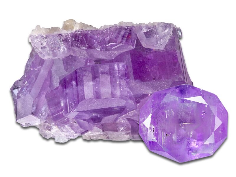 Фиолетовый апатит