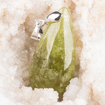 Кулон из камня Гроссуляр "Зеленый гранат" (ЮАР)