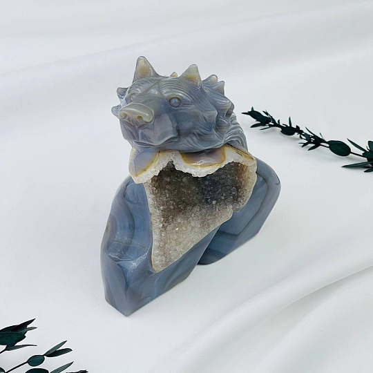 Волк резной из камня Агат серый с жеодой, Артикул: 071746 - изображение товара №1