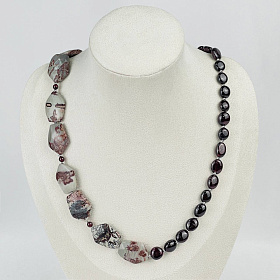 Колье из Граната и пейзажной Яшмы