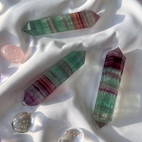 Кристалл двухконечный из Флюорита