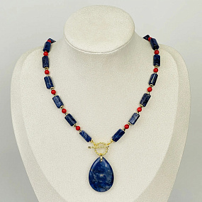 Колье из Содалита, Коралла и Пирита