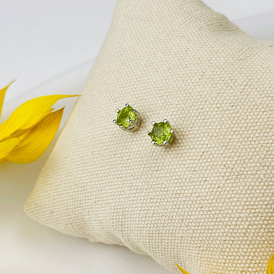 Серьги-пусеты с Хризолитом, Артикул: 109455 - изображение товара №1