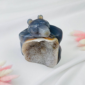 Медведь резной из камня Агат серый с жеодой, Артикул: 071732 - изображение товара №1