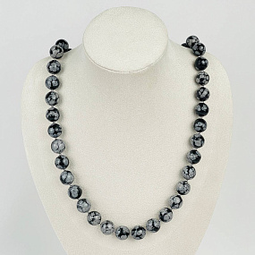 Колье из снежного Обсидиана