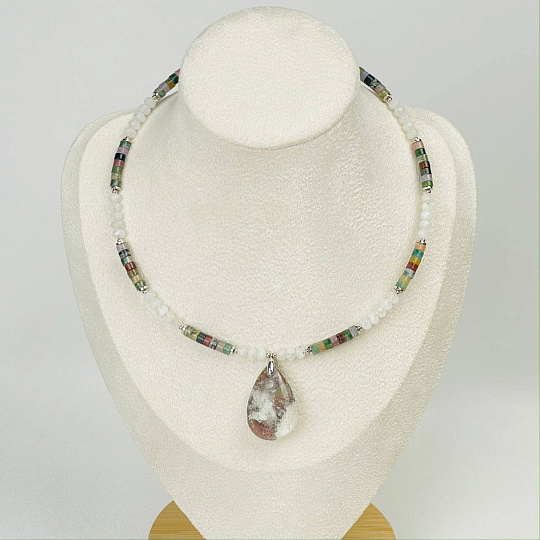 Колье из мохового Агата, Лунного камня и Лодолита, Артикул: 114578 - изображение товара №1