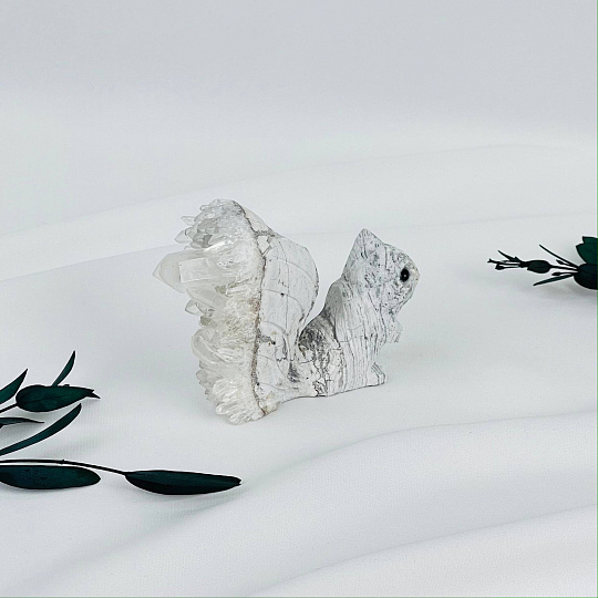 Белка из камня с друзами Горного Хрусталя, Артикул: 117422 - изображение товара №3