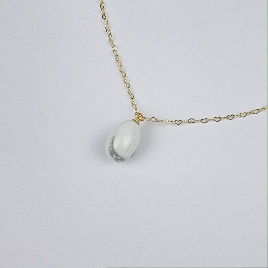 Кулон на цепочке из Говлита, Артикул: 117004 - изображение товара №1