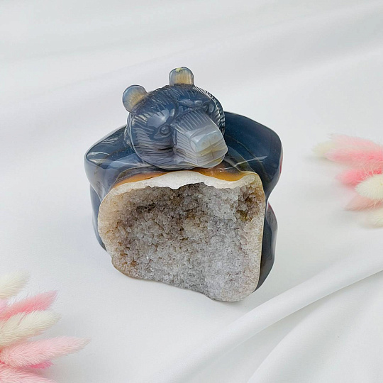 Медведь резной из камня Агат серый с жеодой, Артикул: 071732 - изображение товара №1
