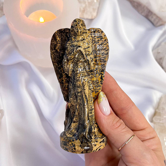 Статуэтка  "Дева Мария" из дендритовой Яшмы