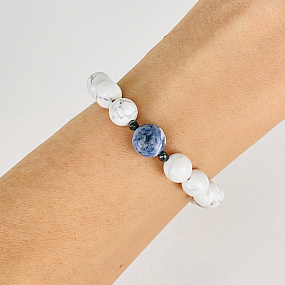 Браслет из Говлита и Содалита