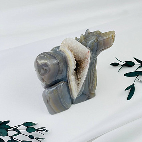 Волк резной из камня Агат серый с жеодой, Артикул: 071707 - изображение товара №1