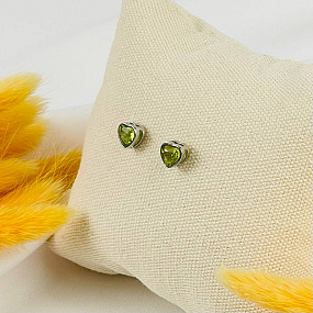 Серьги-пусеты с Хризолитом